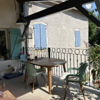 Haus zu verkaufen in Frankreich - Patio outside kitchen.jpg